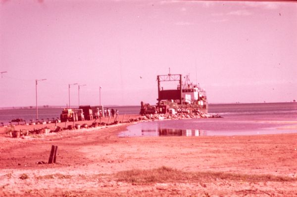 The barge comes to Umbakumba